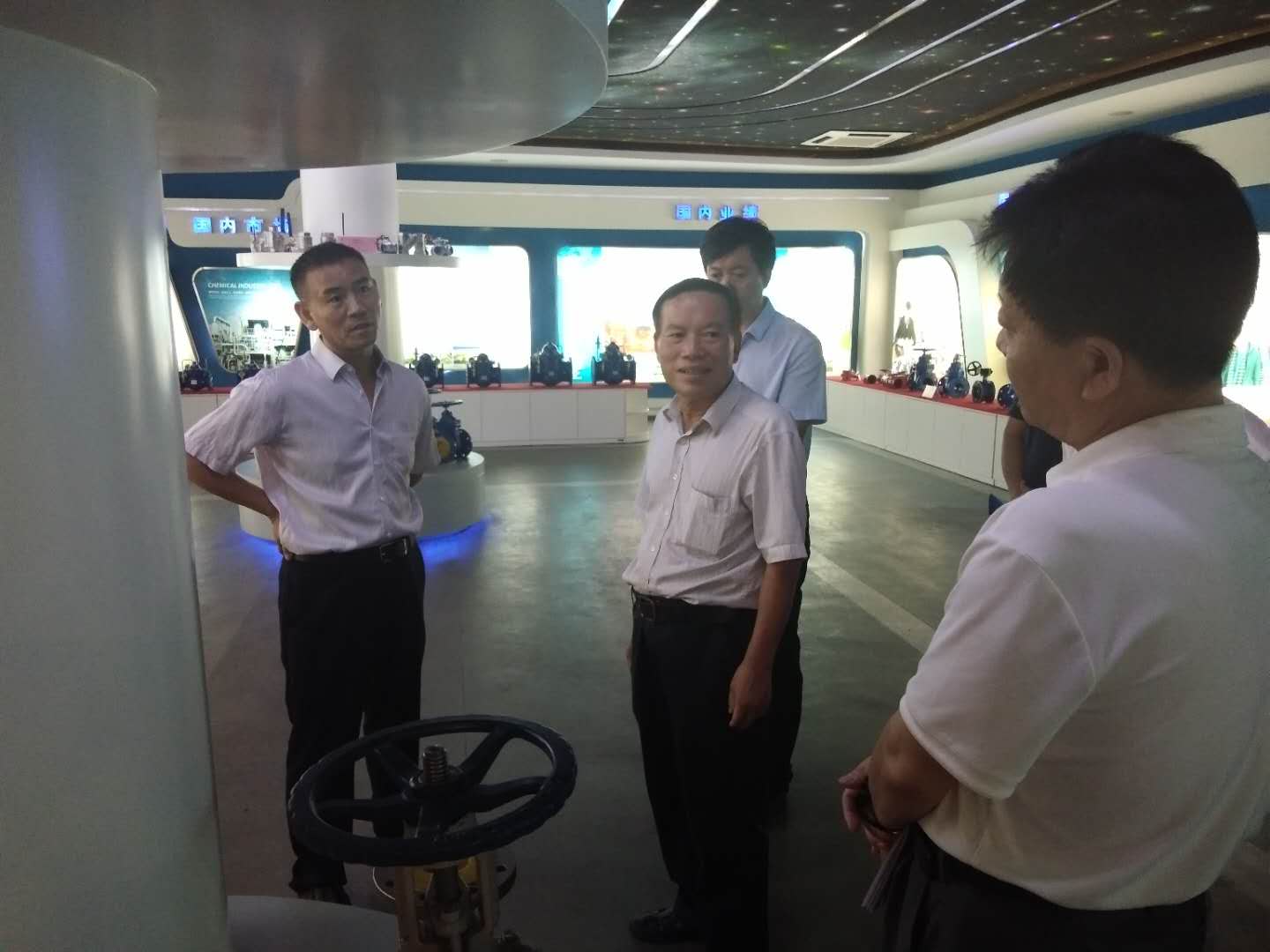 熱烈歡迎廣西農(nóng)業(yè)科學(xué)院粉壟技術(shù)工程研發(fā)中心主任、北京國際交流協(xié)會執(zhí)行會長蒞臨遠(yuǎn)大閥門集團(tuán)參觀考察